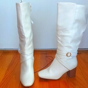 Liz Claborne brand new never worn 81/2 wide